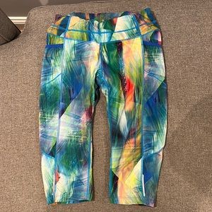 Athleta multi-color cropped capri leggings with pockets small reflective